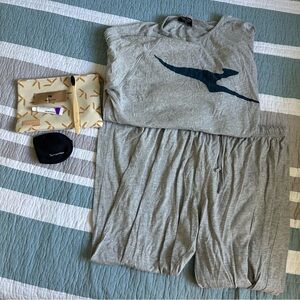 Qantas Business Class Pajamas Amenity Kit Set M/L Gray